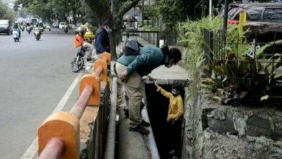 Viral, Ada Pria Tinggal di Gorong-gorong Kota Bandung Setiap Malam