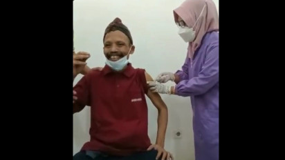 Ketika Sumanto “Sang Kanibal” Ikut Vaksin