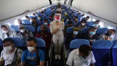 Bayi Tertinggal Pesawat Usai Delay 5 Jam, Tangis Ibu Pecah: Susu Anak Saya Ada di Bagasi!