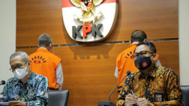 KPK Perpanjang Penahanan Bupati Bintan Non Aktif Apri Sujadi