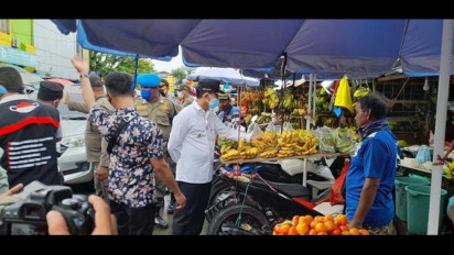 Bantu Pedagang Pasar Akibat Pandemi, Ratusan ASN Serbu Dagangan Mereka