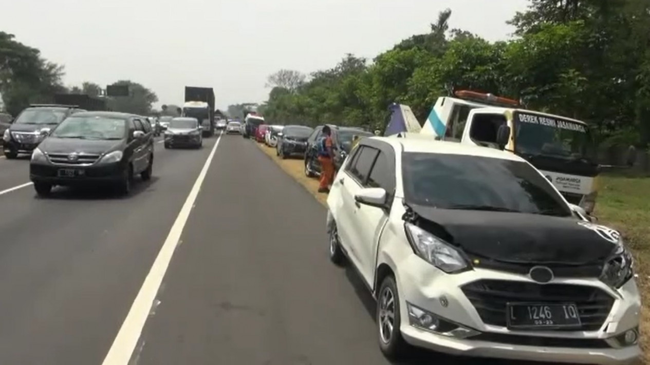 Laka Beruntun di Tol Surabaya - malang
            - galeri foto