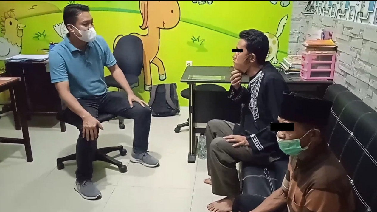 Satu Keluarga Penganiaya Bocah Gowa Ditetapkan Tersangka
            - galeri foto