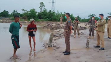 Ganggu Suplai Air Baku, Satpol PP Bangka Tengah Setop Penambang Timah Ilegal