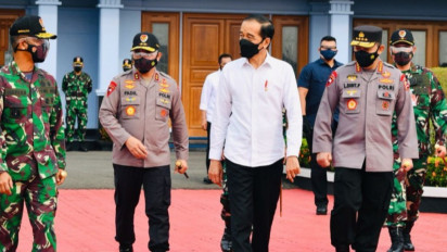 Presiden Jokowi Targetkan Angka Vaksinasi Capai 70 Persen Pada Akhir 2021
