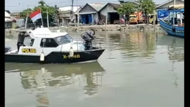 Kapal Tenggelam Akibat  Cuaca Buruk di Perairan Sidoarjo Satu Nelayan Hilang