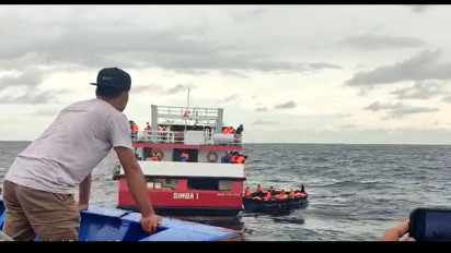 Patah Kemudi, Ratusan Penumpang KM Simba 1 Berhasil Dievakuasi Tim SAR Gabungan