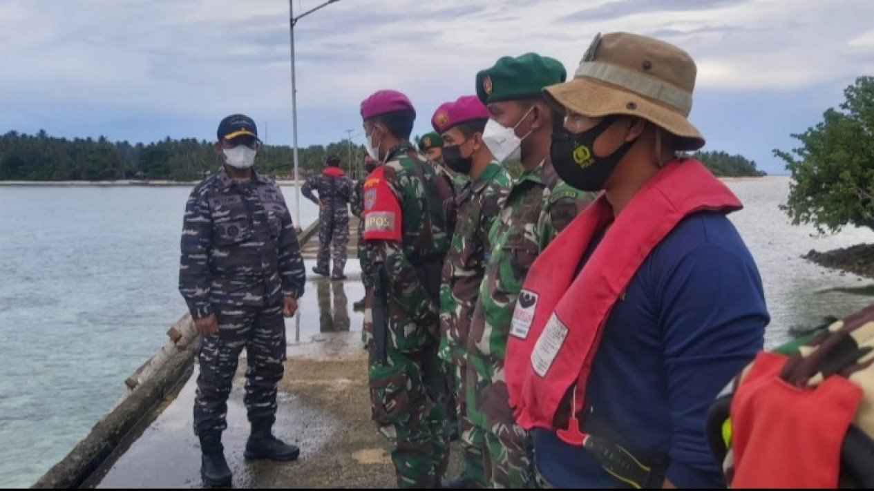 TNI AL Pasok Sembako ke Prajurit di Pulau Terluar
            - galeri foto