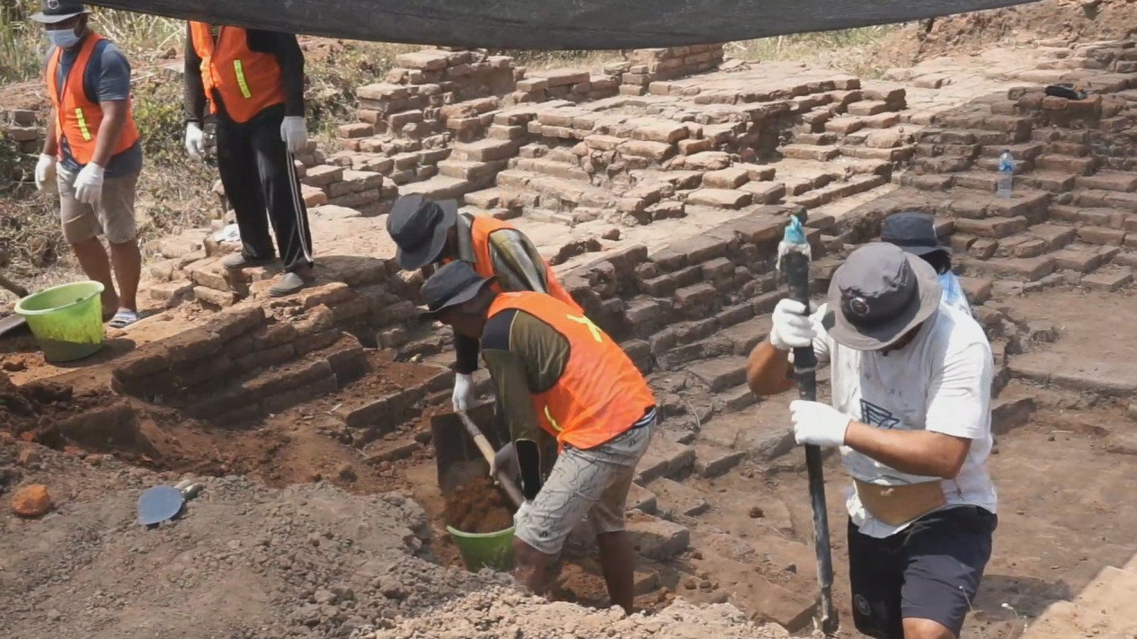 Ini Dia Penampakan Pintu Gerbang Istana Bhre Wengker di Mojokerto
            - galeri foto