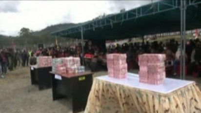 Pemkab Puncak Jaya Gelontorkan Rp10 Miliar Untuk Hentikan Perang Suku