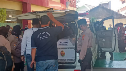 Tim DVI Polri Serahkan Jenazah Rudhi Korban Kebakaran Lapas Tangerang ke Keluarga