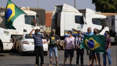 Macet! Pengemudi Truk Gelar Unjuk Rasa