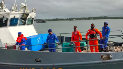 Tim SAR Lanjutkan Pencarian 25 ABK KM Hentri yang Terbakar di Perairan Tanibar