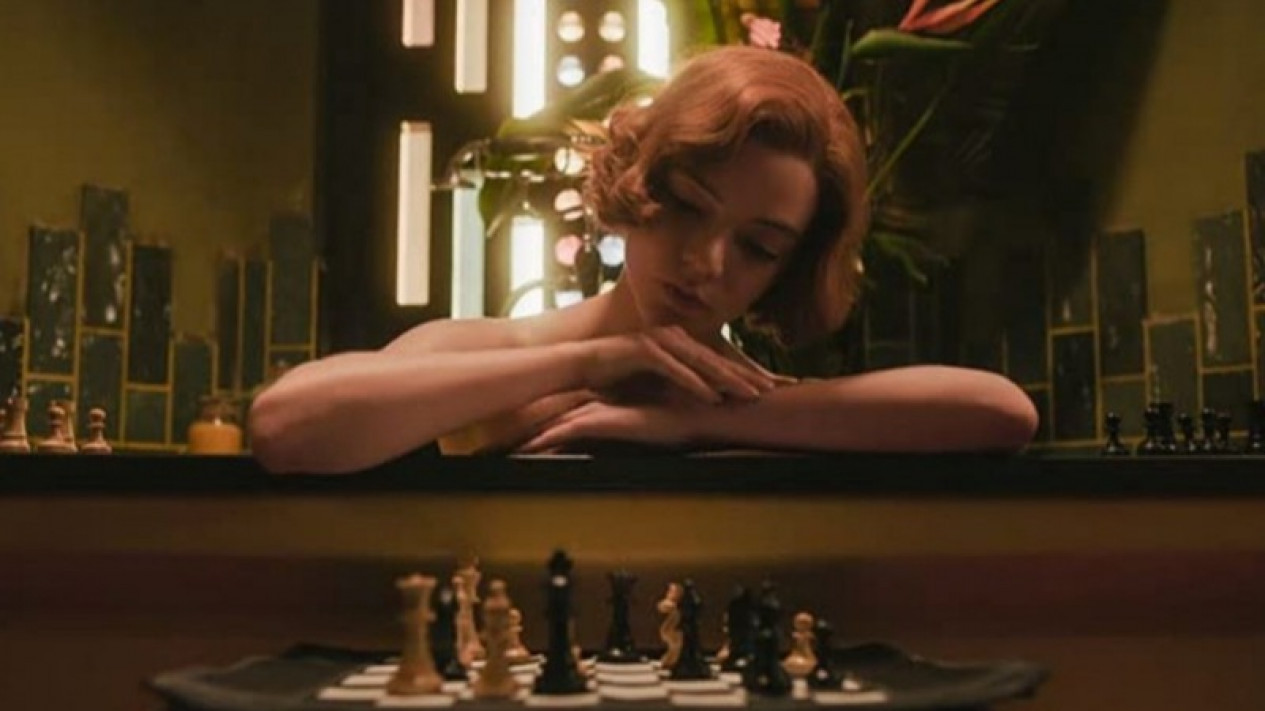 "The Queen's Gambit" Borong 7 Piala Creative Arts Emmy Awards 2021
            - galeri foto