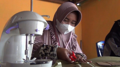 KREATIF, Ibu Rumah Tangga Produksi Masker Aroma Terapi 