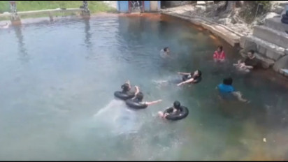 Sensasi Mandi Air Soda Tarutung yang Hanya Ada di Indonesia dan Venezuela