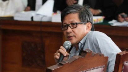 Rocky Gerung: Yang Mengherankan Surat Somasi  ‘Disisipin’ di Pagar Rumah