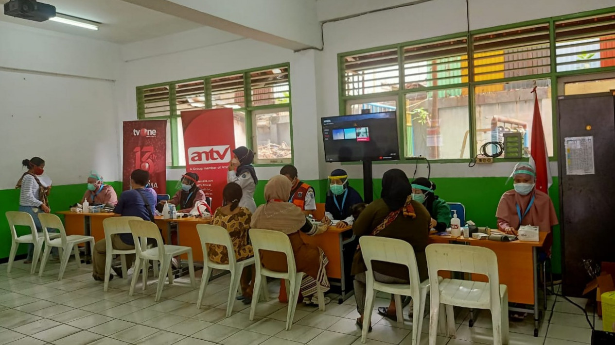 tvOne dan ANTV Gelar Sentra Vaksin untuk Dukung Percepatan Herd Immunity
            - galeri foto