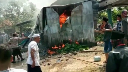 Pom Mini Terbakar, Satu Kendaraan Ikut Terbakar