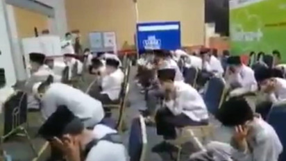 Viral Santri Tutup Telinga, Penelitian Ungkap Pengaruh Musik Terhadap Hafalan