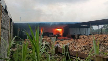 Pabrik Pengolahan Kayu Di Sleman Terbakar, 10 Unit Mobil Pemadam Dikerahkan