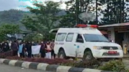 Nakes Gelar Long March untuk Tolak Kekerasan di Papua