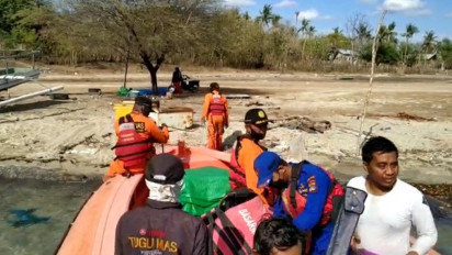 Kapal Pecah, Tujuh Pemancing Terdampar di Pantai Oilancong