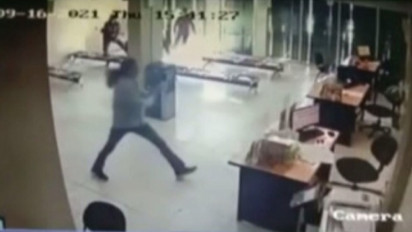 Petugas Polres Karawang Tangkap Pelaku Penyerangan Kantor Adira Finance