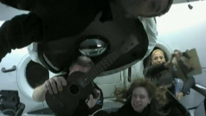 4 "Turis" SpaceX Bermain Ukulele di Ketinggian 585 KM