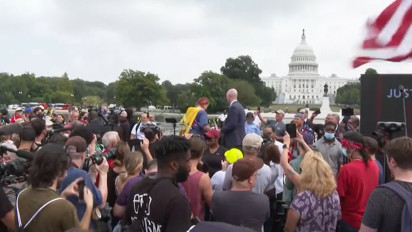 Penjagaan Capitol Diperketat Menyusul Aksi Protes di Depan Gedung capitol.