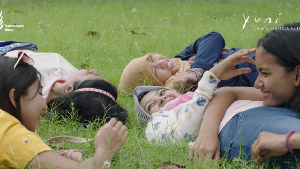 "YUNI" Raih Penghargaan Platform Prize Toronto International Film Festival 2021
            - galeri foto
