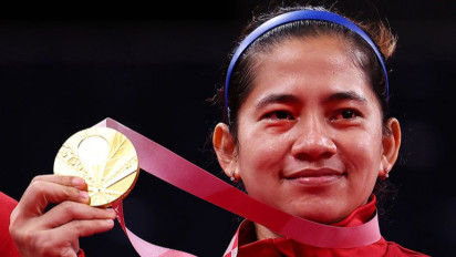 Leani Dapat Bonus Rp1 Miliar Dari Gubernur Riau