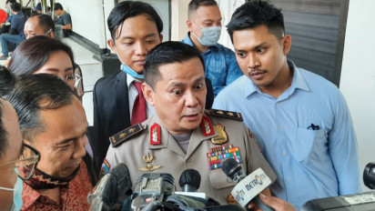 Dirtipidum: Napoleon pukuli dan lumuri Kece dengan kotoran manusia