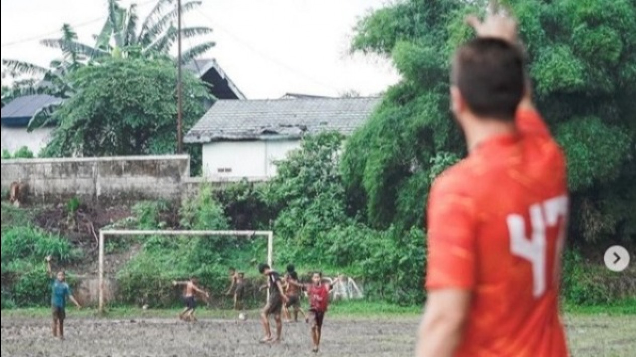 Marco Motta Sosok Pesepak Bola Penyayang Anak
            - galeri foto