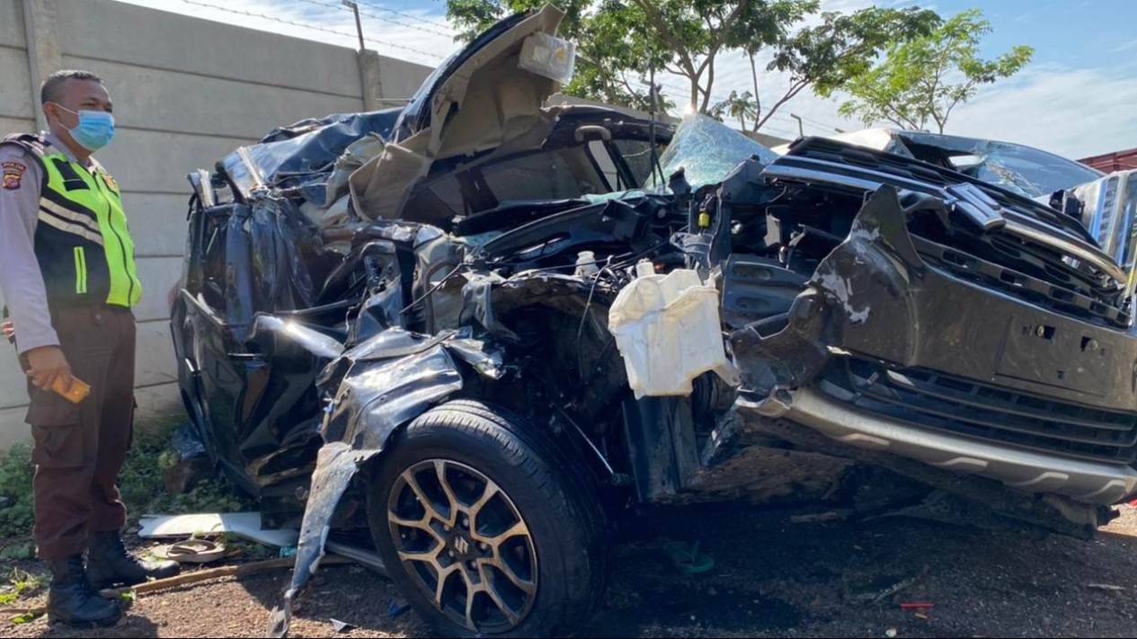 Mobil yang Kecelakaan Maut di Tol Cipali Rusak Parah, Ini Penampakannya
            - galeri foto