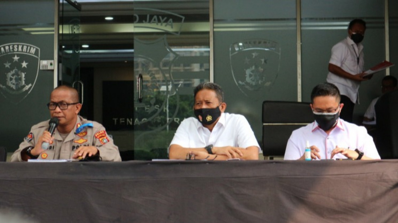 Polisi Terima Laporan Luhut Binsar Pandjaitan
            - galeri foto