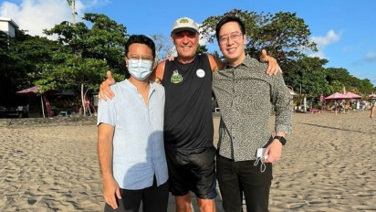 Wow! Pelari 60 Tahun Tuntaskan Maraton Jakarta-Bali