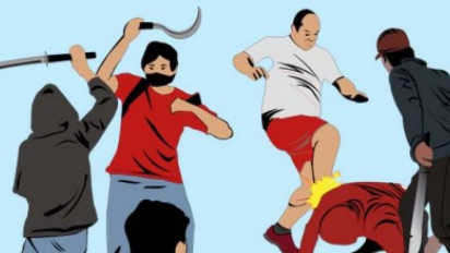 Menggunakan Batu Dan Senjata Tajam, Dua Kelompok Warga Terlibat Tawuran Di Bukit Duri