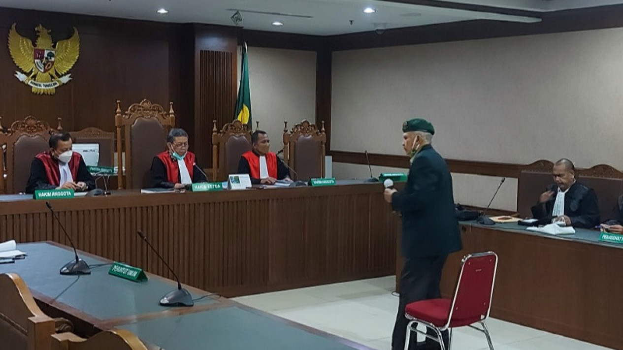 Terbukti Punya Senpi Ilegal Kivlan Zen Divonis Penjara
            - galeri foto