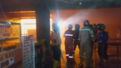 Gerai Makanan Siap Saji di Samarinda Ludes Terbakar