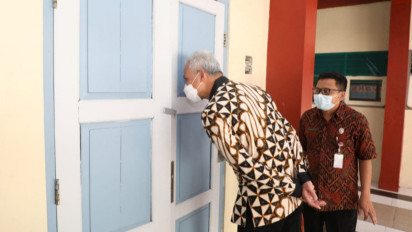 Aksi Ganjar Pranowo Temukan Pelajar & Guru Tak Pakai Masker Saat PTM