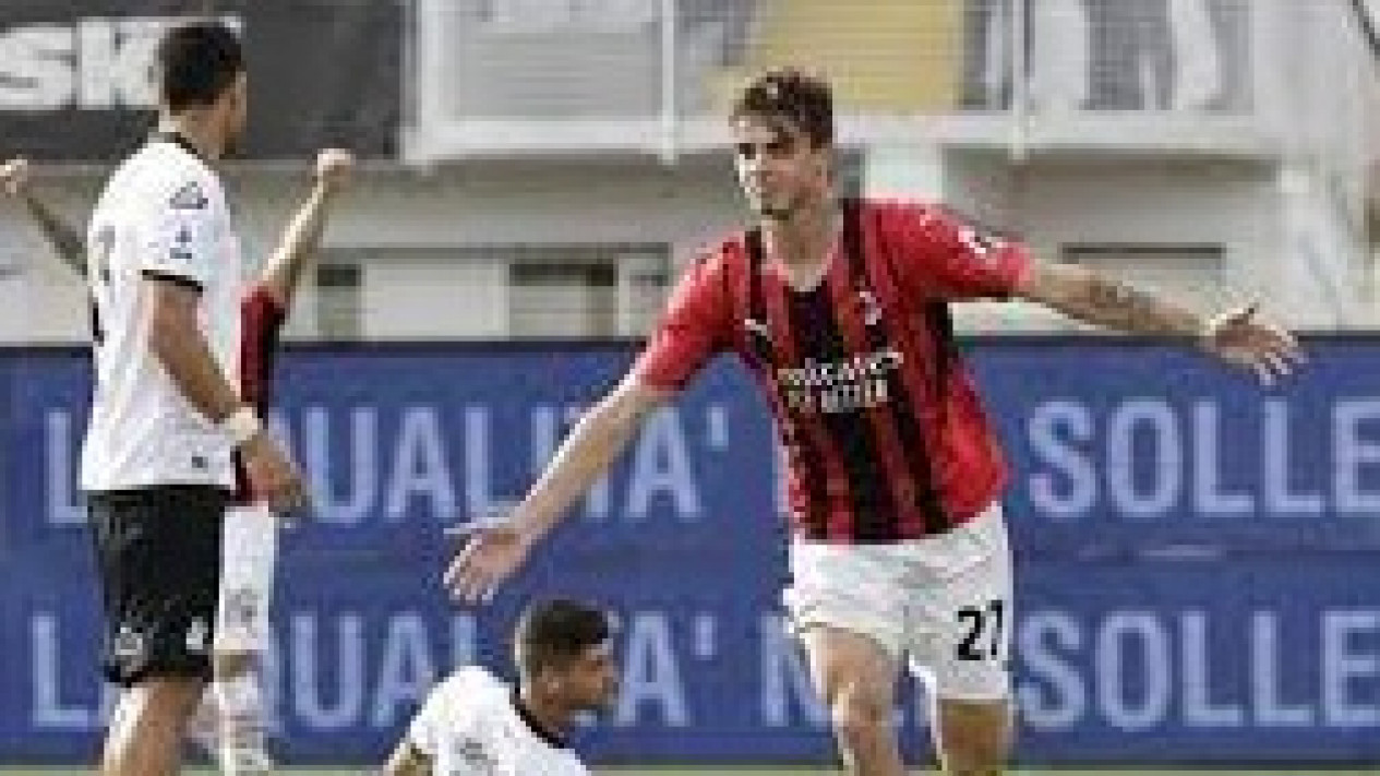 Tiga Generasi Maldini Rajai AC Milan, Daniel Maldini Teruskan Kiprah Sang Kakek dan Ayah
            - galeri foto