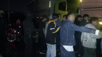 Asyik Pesta Miras, Puluhan Remaja Digerebek Polisi