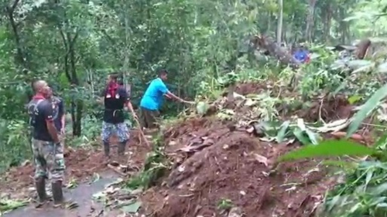 Pascalongsor Ciamis, Akses Jalan Masih Tertutup
            - galeri foto
