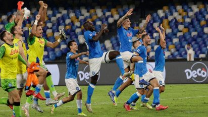 Napoli ke Puncak Klasemen Seri A Usai Taklukkan Cagliari 2-0