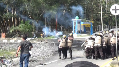 Demo Mahasiswa di Kendari Bentrok dengan Polisi