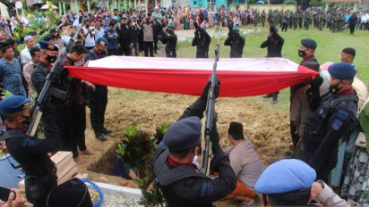 Almarhum Bharatu M Kurniadi Sutio dimakamkan di TMP Aceh Tamiang, Aceh