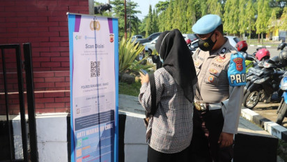 Cegah Penyebaran Covid-19, Masuk Kantor Polisi Sekarang Pakai Aplikasi PeduliLindungi
