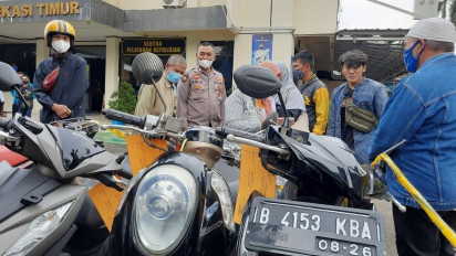 Warga Berbondong Datangi Polsek Bekasi Timur Cari Motor Curian