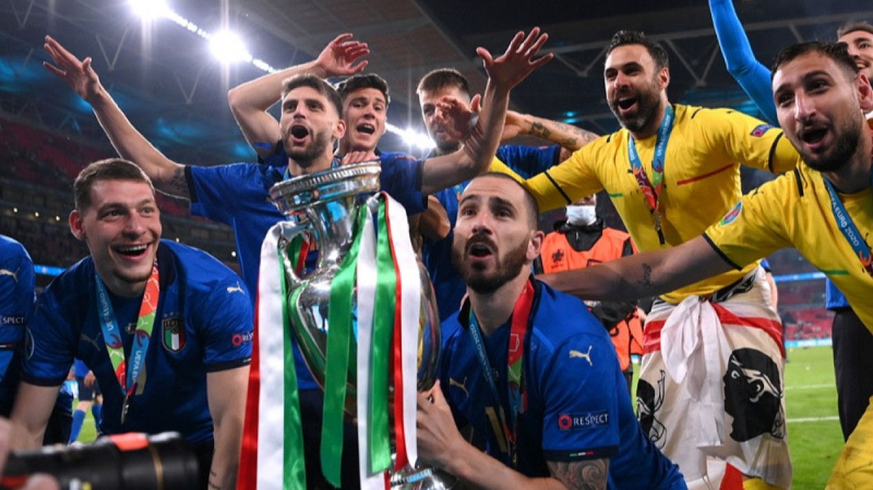 Sang Juara Euro Italia Dijadwalkan Hadapi Juara Copa America Argentina Juni 2022
            - galeri foto